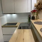 Apartment - 5 Min By Car To The & Center - Free Public Parking