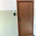 - 5 Min By Car To The & Center - Free Public Parking Apartment