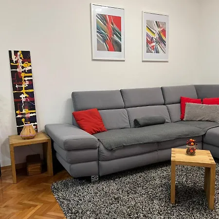 Apartman - 5 Min By Car To The & Center - Free Public Parking