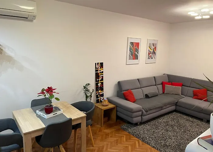 - 5 Min By Car To The & Center - Free Public Parking Apartman