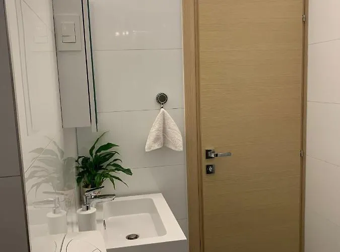 - 5 Min By Car To The & Center - Free Public Parking