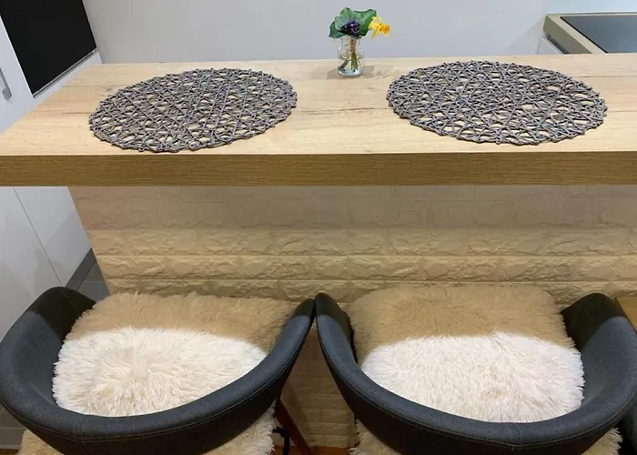 - 5 Min By Car To The & Center - Free Public Parking Apartman