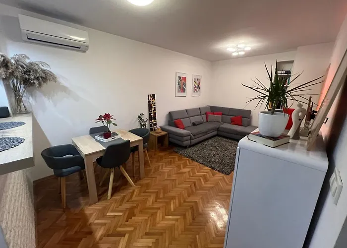 - 5 Min By Car To The & Center - Free Public Parking Apartman *