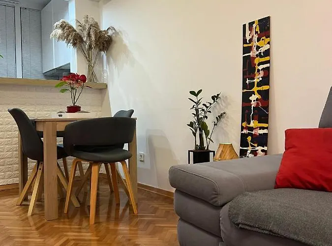 - 5 Min By Car To The & Center - Free Public Parking Apartman *