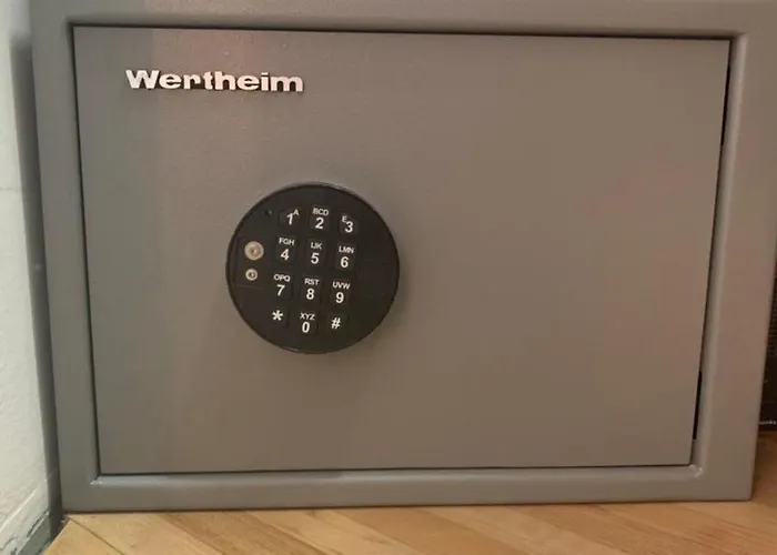 - 5 Min By Car To The & Center - Free Public Parking *