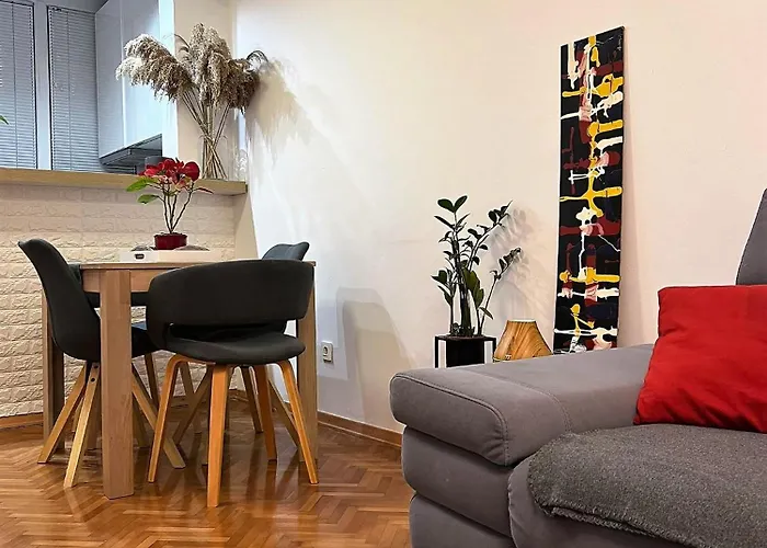 - 5 Min By Car To The & Center - Free Public Parking *