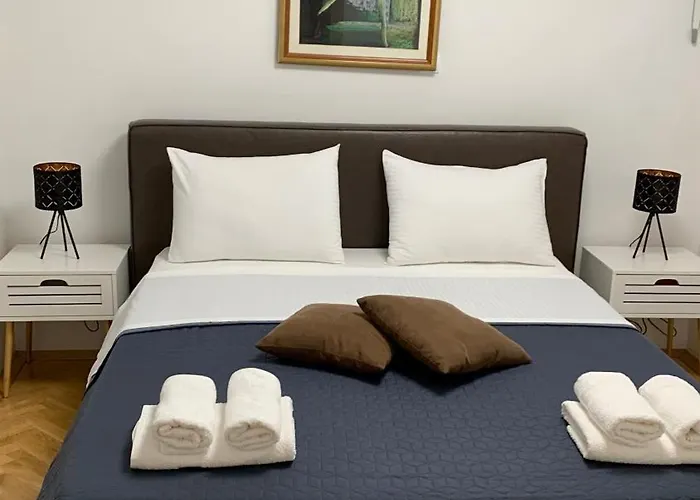 - 5 Min By Car To The & Center - Free Public Parking *