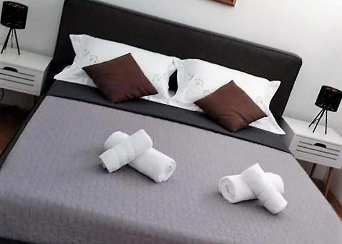 - 5 Min By Car To The & Center - Free Public Parking Apartman